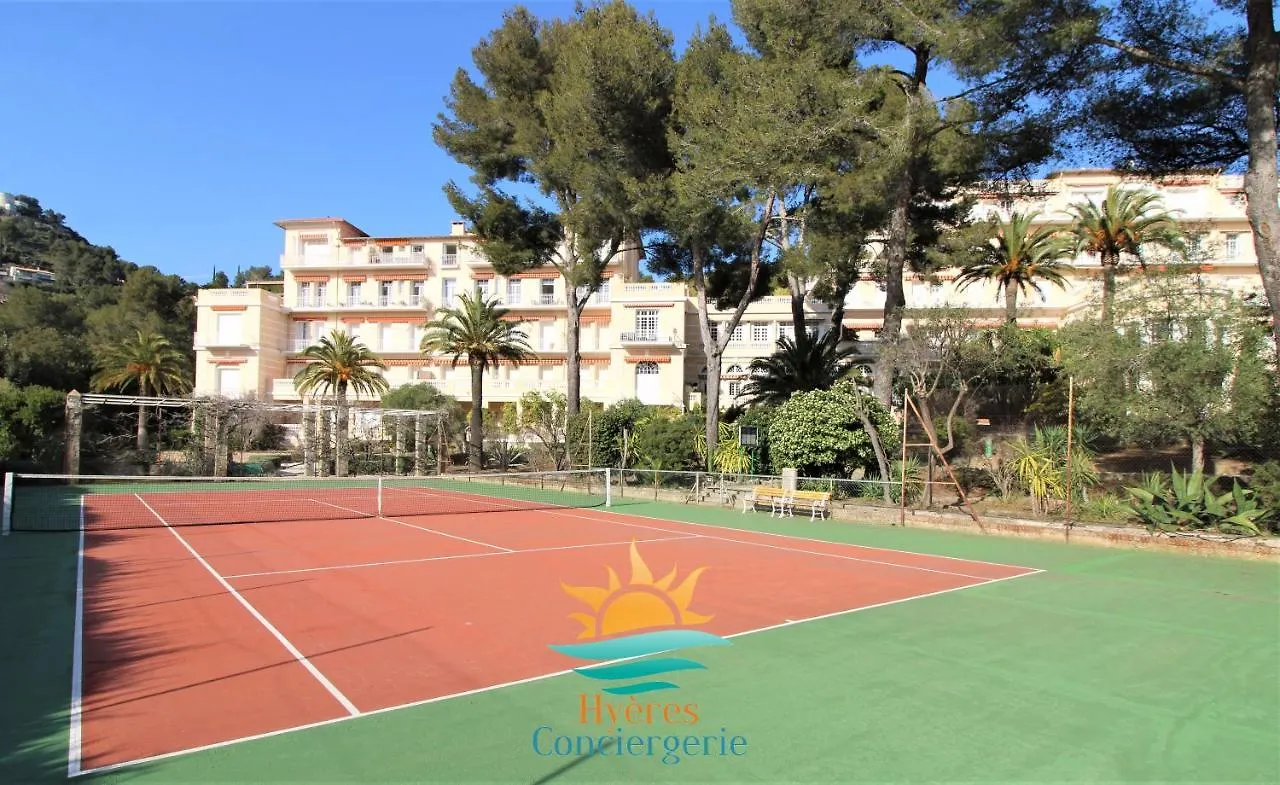 Appartement T3 Standing-Splendide vue mer - Piscine/Parking à Hyères 0*,  France